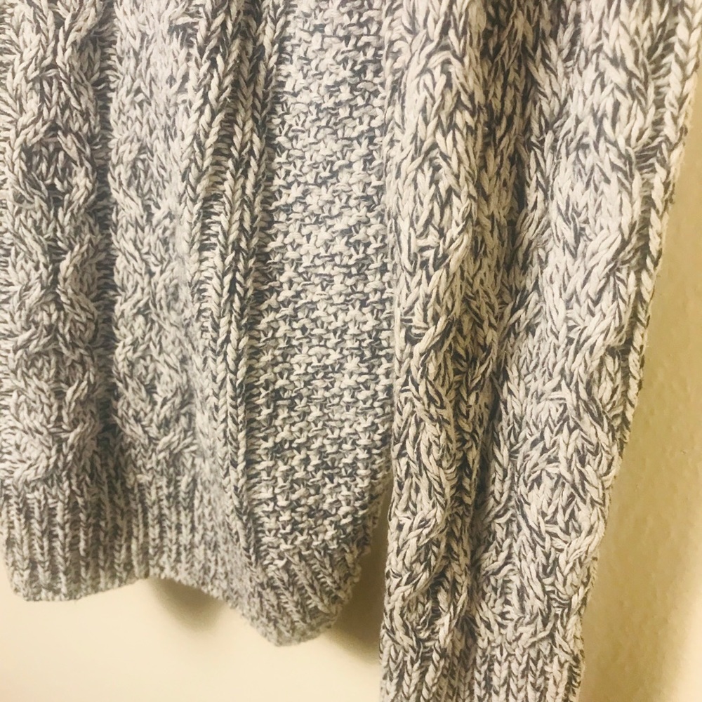 H&M Sweater - Picture 8 of 8